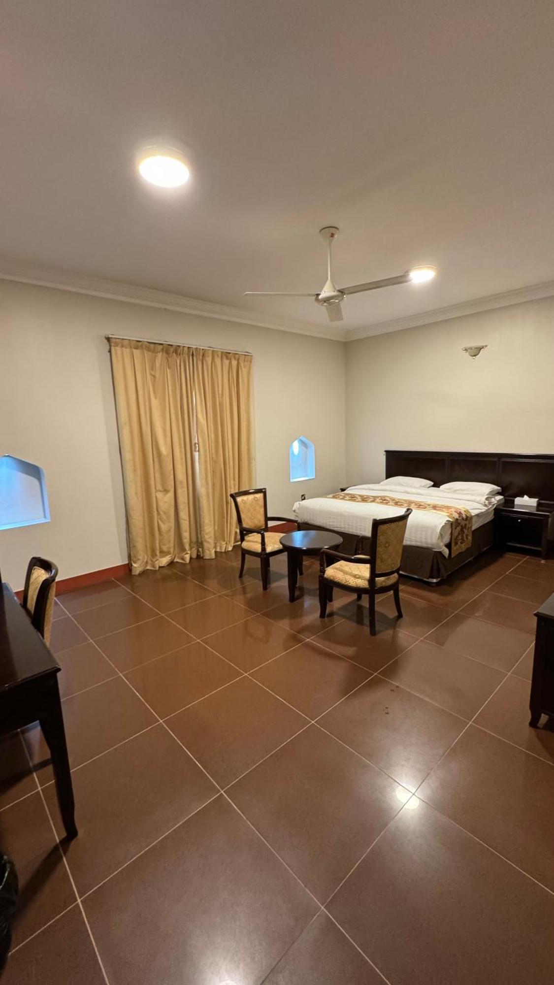 Gulf Crown Hotel Apartment Seeb Extérieur photo