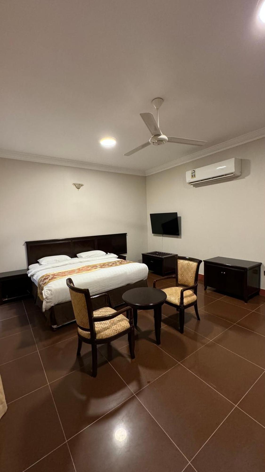 Gulf Crown Hotel Apartment Seeb Extérieur photo
