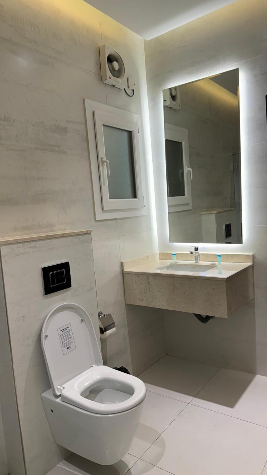 Gulf Crown Hotel Apartment Seeb Extérieur photo